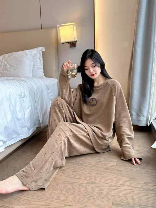 ルームウェア レディース 大きいサイズ 春秋 セットアップ 綿素材 厚手 ニコちゃん柄 ゆったり 体型カバー 着痩せ 長袖 長ズボン 部屋着 普段使い 上下セット パジャマ プラスサイズ お腹周り 二の腕カバー 伸縮性 通気性 ナチュラル コットン 柔ら｜ベネフィメントショップ