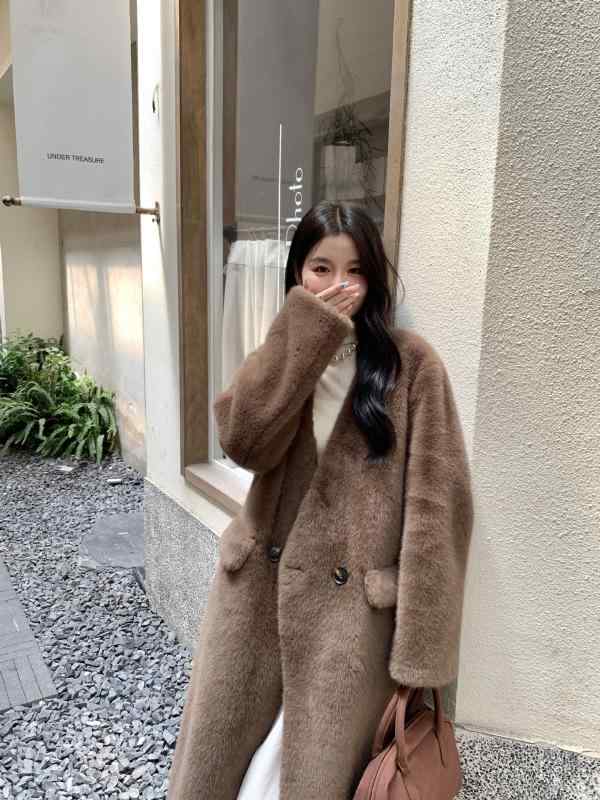 コート レディース ロング丈 フェイクファー ミンク風 Vネック エコファー アウター ゆったり 体型カバー 大きいサイズ 着痩せ 厚手 防寒 保温 高級感 エレガント きれいめ 大人カジュアル デイリー 通勤 通学 おしゃれ 重ね着 暖かい 秋冬 柔ら｜ベネフィメントショップ