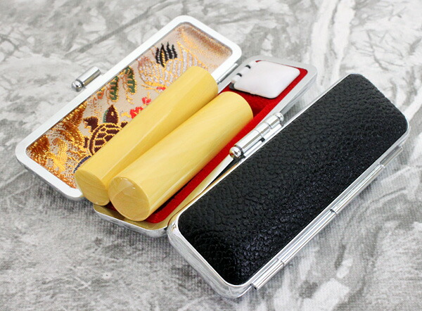 印鑑セット／実印・銀行印2本セット／もみ皮+Sケース付-SS-本黒水牛・染無(芯持)-13.5mm12mm／大周先生の完全手彫り 実印・銀行印・認印が全て揃ったフルセット｜ハンコヤドットコム