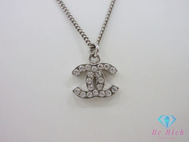 CHANEL ロゴ　ゴールド　サークル　ネックレスレッド　シャネル　ヴィンテージ CHANEL ロゴ ゴールド サークル ネックレスレッド シャネル ヴィンテージ