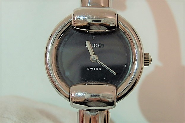 【楽天市場】グッチ GUCCI レディース 腕時計 バングル ウォッチ 1400L ラウンド 黒 ブラック 文字盤 シルバー ブレス SS