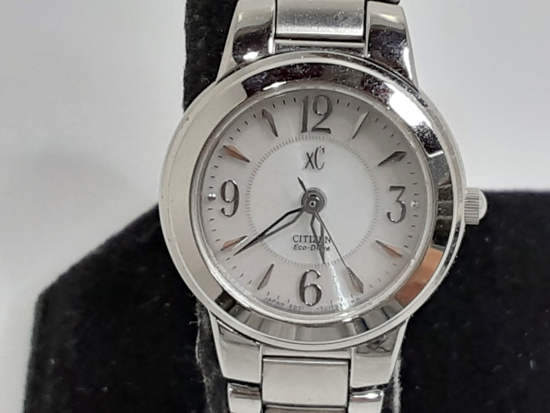 美品【稼働品】CITIZEN　シチズンXC　E031シルバー　ホワイト　ソーラー 稼働品】 CITIZEN シチズン XC ホワイト シェル シルバー