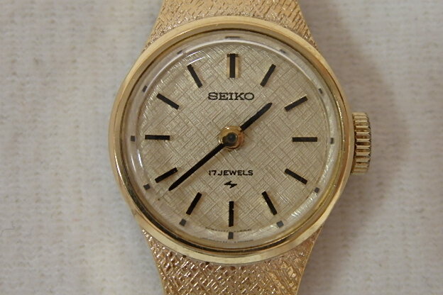 楽天市場 セイコー Seiko レディース 腕時計 17石 手巻き 11 0710 ゴールド 文字盤 ラウンド Ss アンティーク ヴィンテージ ウォッチ 時計 婦人 レディース 中古 送料無料 Ht1438 Berich 楽天市場支店