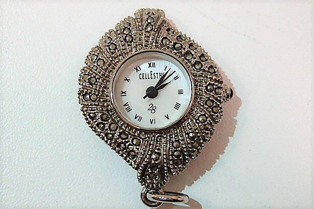 楽天市場 ポーラ Pola Cellesthe 28 レディース 時計 フェイスのみ ペンダント ウォッチ アンティーク調 白 文字盤 シルバー Ss ネックレス ペンダント アクセサリー アナログ クォーツ ファッション ウォッチ 時計 婦人 中古 送料無料 Ht19 Berich 楽天市場支店