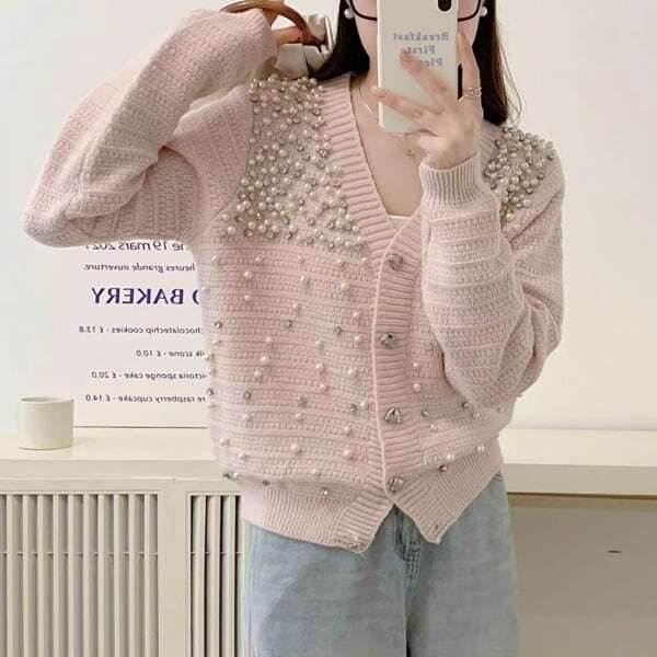 パール ニット Vネック カーディガン レディース ニット カーディガン 羽織 長袖 Vネック 襟なし フェミニン ビジュー ニット かわいい きれいめ 上品 ガーリー ロマンティック 高見え 無地 春 秋 冬 オフィス ビジネス OL 通勤 学生 学校 通学 デート 普段使い 着回し