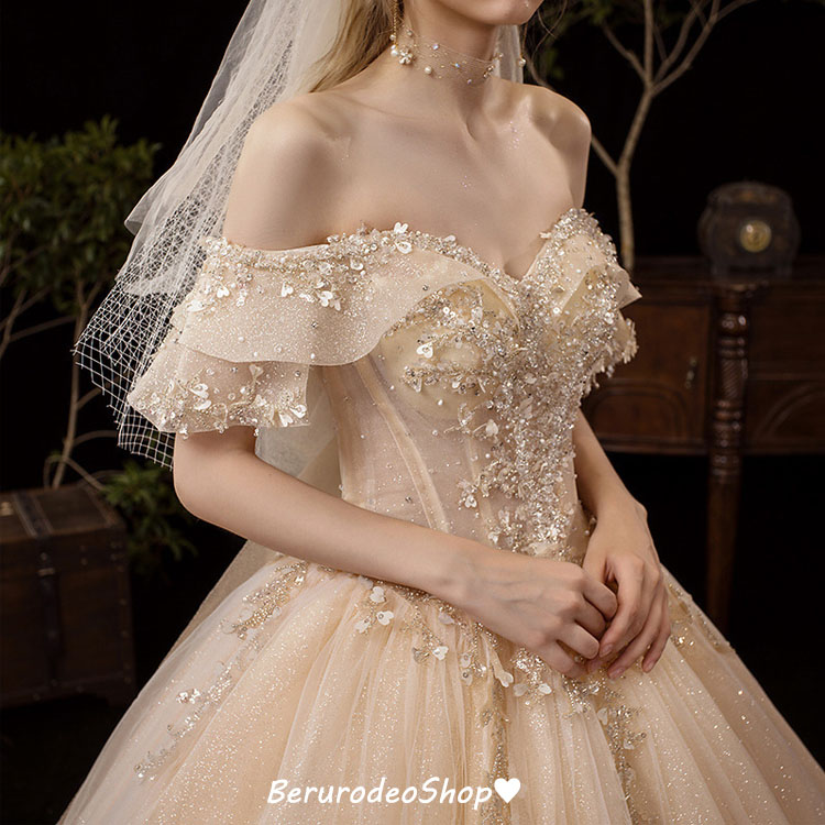 送料無料 ウェディングドレス 二次会ドレス オフショルダー シャンパン色 花嫁ドレス 結婚式ドレス 海外挙式 ウェディングドレス Aライン Vネック 袖あり スパンコール キラキラ 素敵 キレイめ ロングドレス トレーンドレス｜ベルロデオショップ