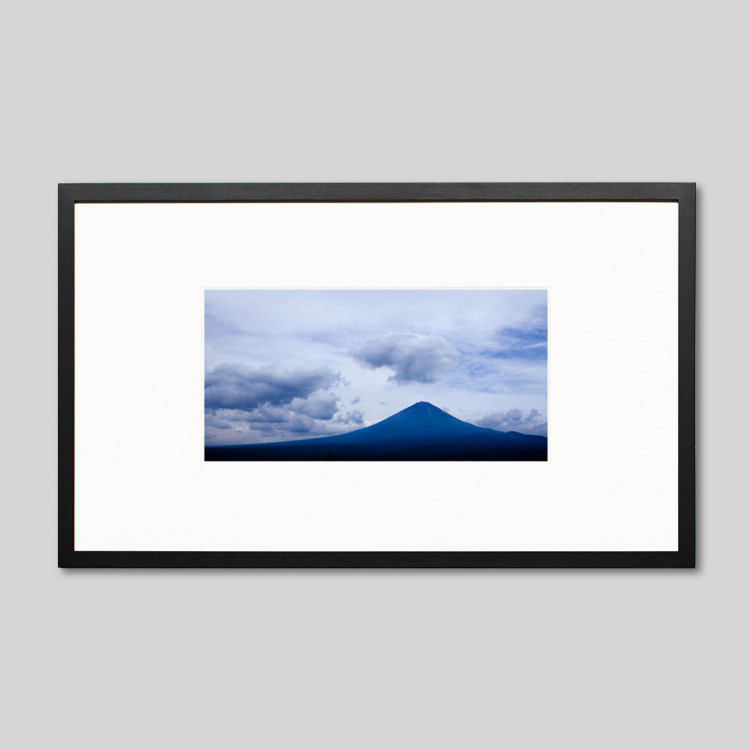 IGREBOW 山梨県 梅雨の晴れ間の富士山|アイグレボウ インテリアフォト ピクチャーアート 写真 スタイリッシュ モダン カラー写真 カラーピクチャー|ビザインショップ