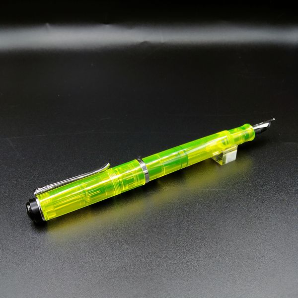 Pelikan 伽藍鳥 古典派音楽 M205 Duo NEON 二重奏 ネオン 極太字（BB）ステンレススチールペン先