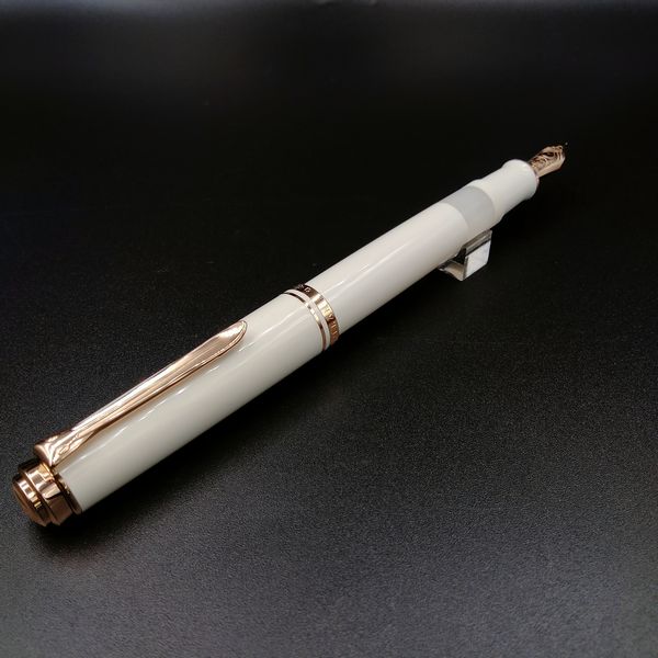 一般受け発売中！！ Pelikan 伽藍鳥 人並み外れた生み出すこと品 スーベレーン M600 White＆RoseGold 白いこと＆サクラ色ゴールド サクラ色ゴールド一皿14金書き込み先 筆