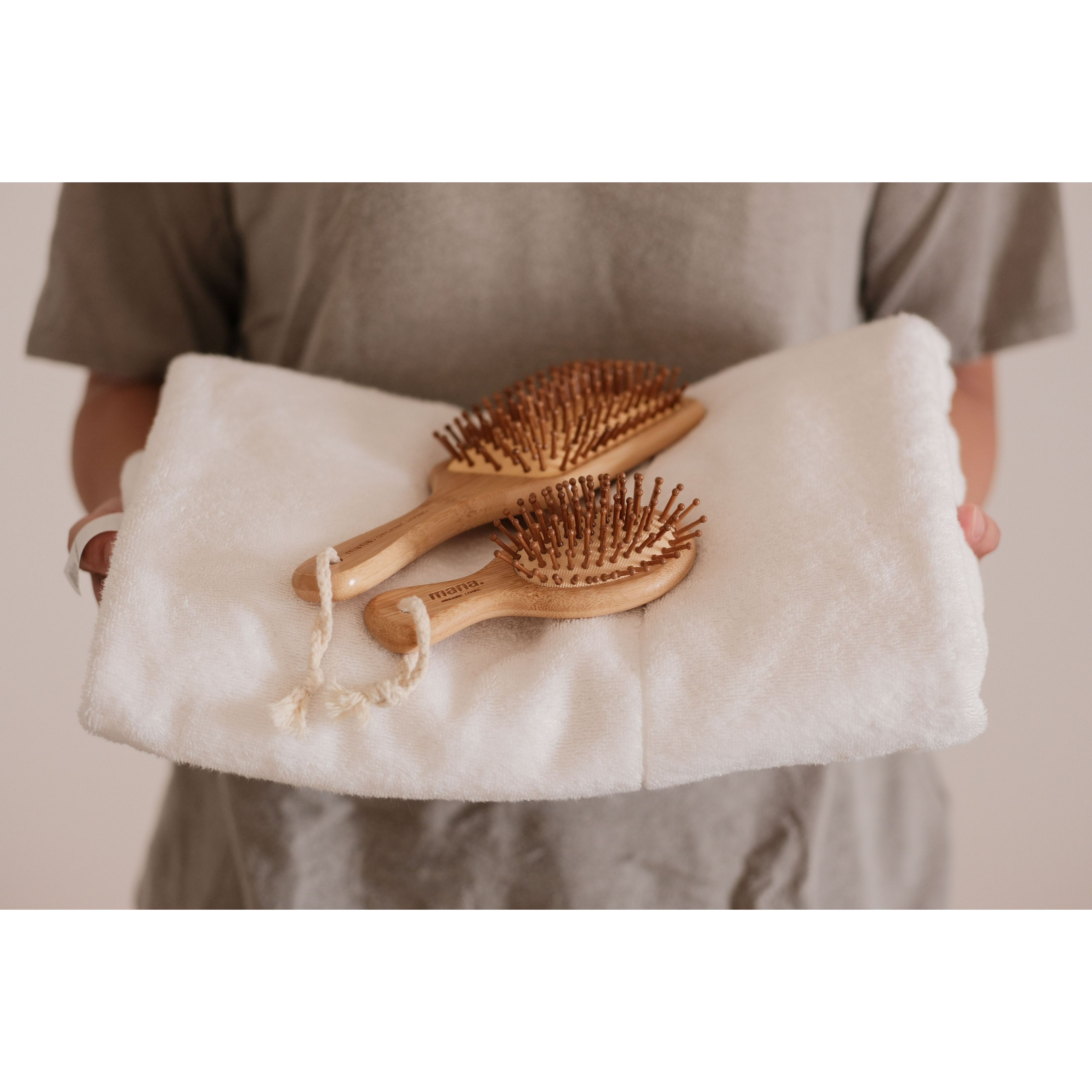 MINIサイズ バンブー ヘアブラシ 竹 艶 が 出る 静電気防止 サラサラになる mana.ORGANIC LIVING ヘアブラシ 脱プラ エコ サスティナブル 環境にやさしい エコフレンドリー プラフリー