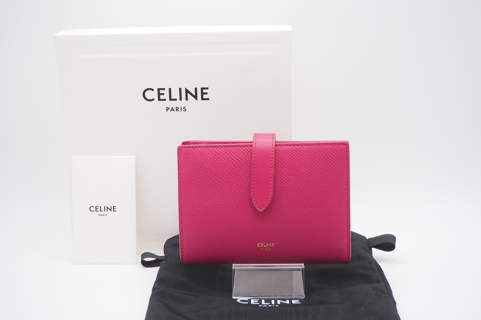 人気商品】 安心の３大保証 Aランク ≪CELINE セリーヌ 二つ折り財布