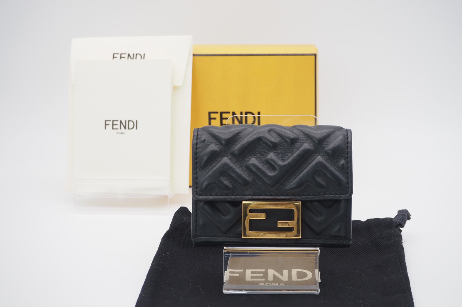 おしゃれ 安心の３大保証 ABランク ≪FENDI フェンディ 三つ折り財布