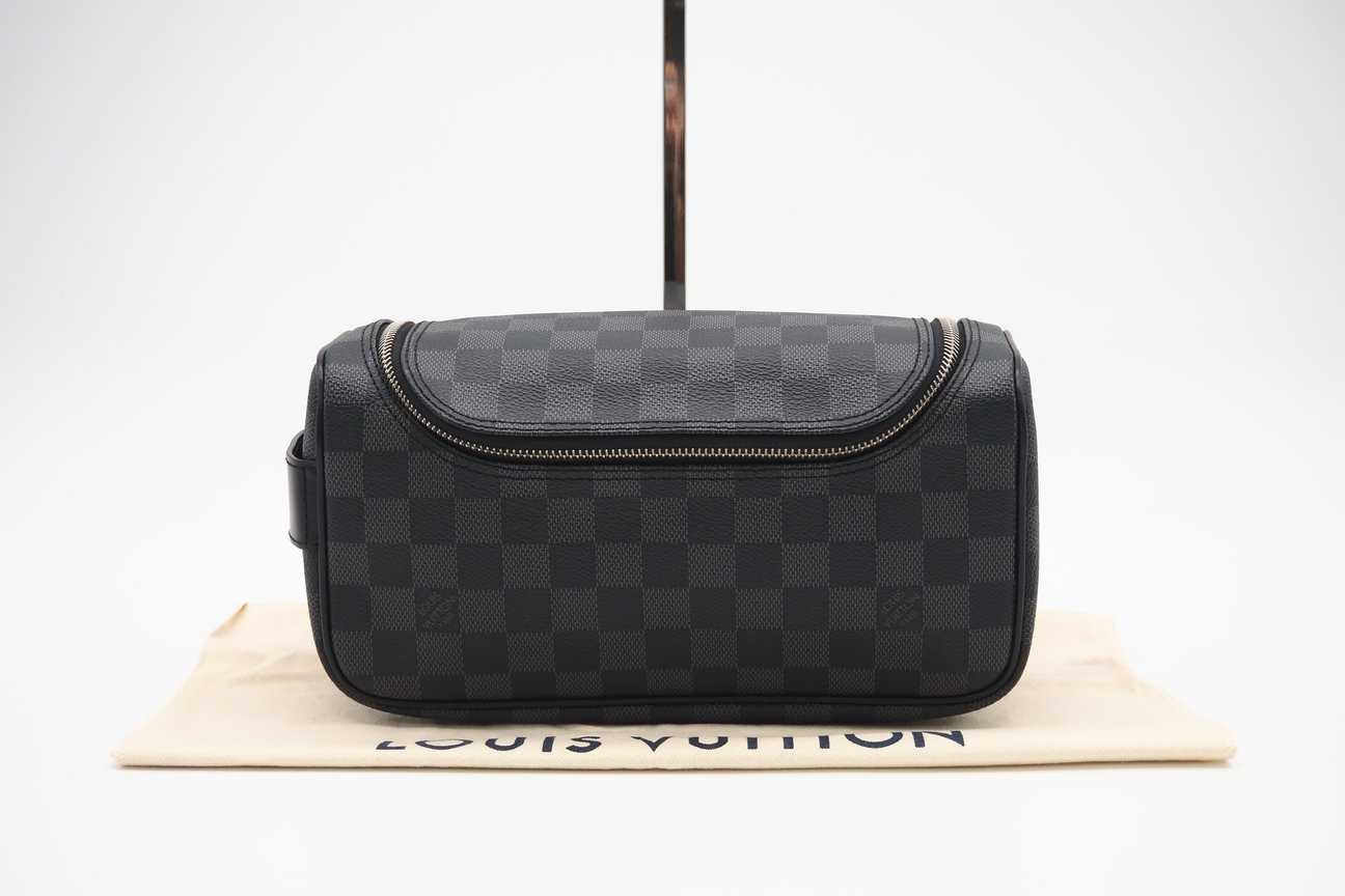 VUITTON セカンドバッグ　黒ダミエ　ドップキット LOUIS VUITTON 【新品同様】ルイヴィトン ダミエグラフィット