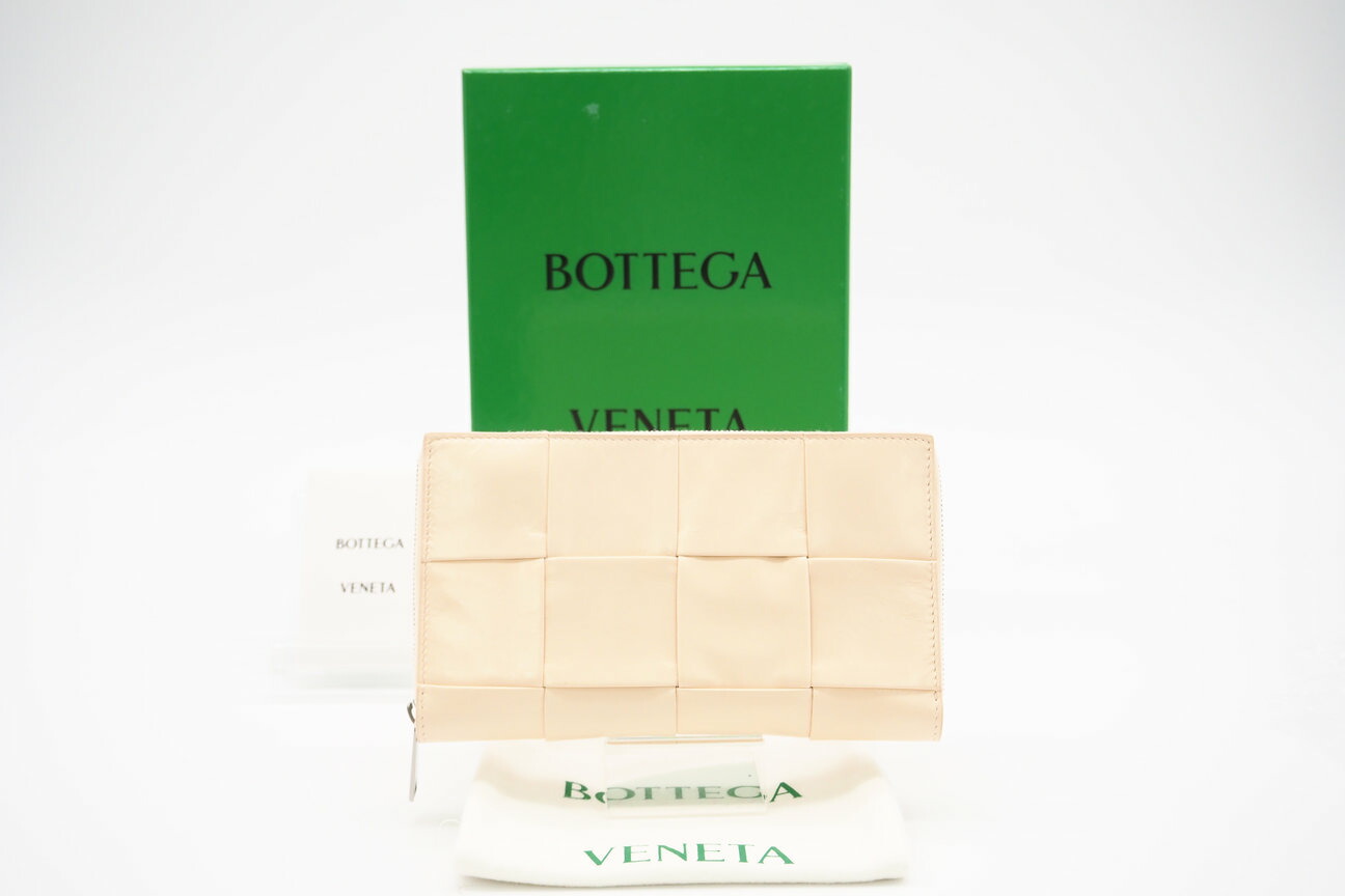 ★3日以内返品可★ 美品 BOTTEGAVENETA ボッテガヴェネタ イントレチャート大 テープ なめし革 ラウンドジップウォレット 690945 長紙入れ ベージュ なめし革 レディース【中古】