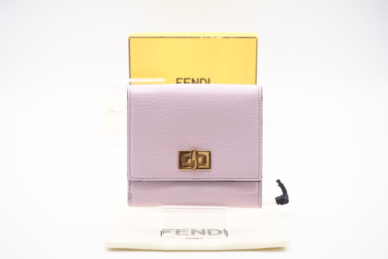★3日以内返品可★ 極美品 FENDI フェンディ ピーカブー レザー セレリア コンパクトウォレット 8M0438 二つ折り財布 ピンク レザー レディース【中古】｜リユースショップ BICLOCK