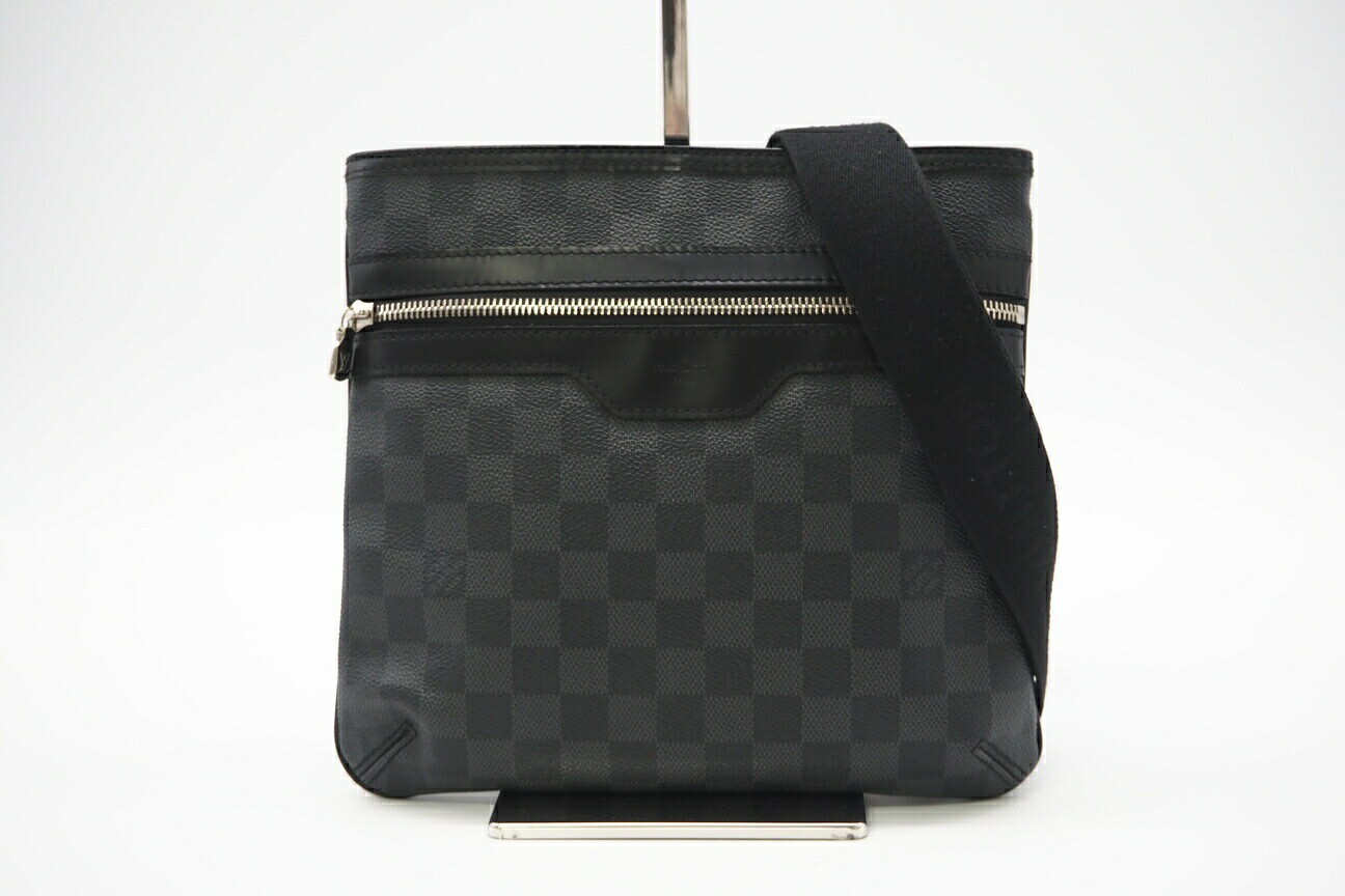 ★3日以内返品可★ 美品 LOUIS VUITTON ルイ・ヴィトン グラフィット トマス N58028 ショルダーバッグ 黒いこと 薄墨色 上塗り帆布 メンズ【中古】 メンズバッグ-バッグ-バッグ・小物・ブランド雑貨