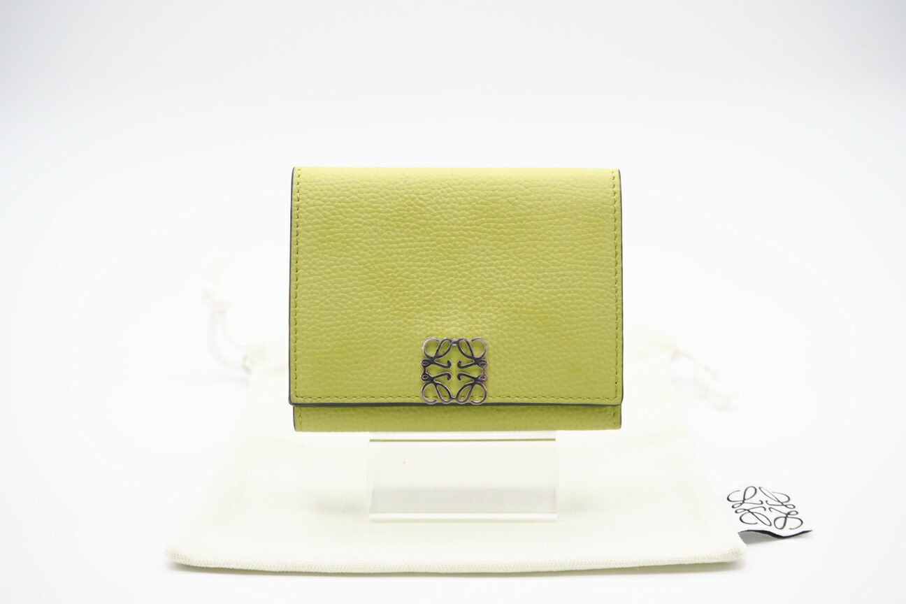★3日以内返品可★ 美品 LOEWE ロエベ アナ瓦 なめし革 コンパクトウォレット C821TR2X02 三つ折り紙入れ 緑であること なめし革 レディース【中古】