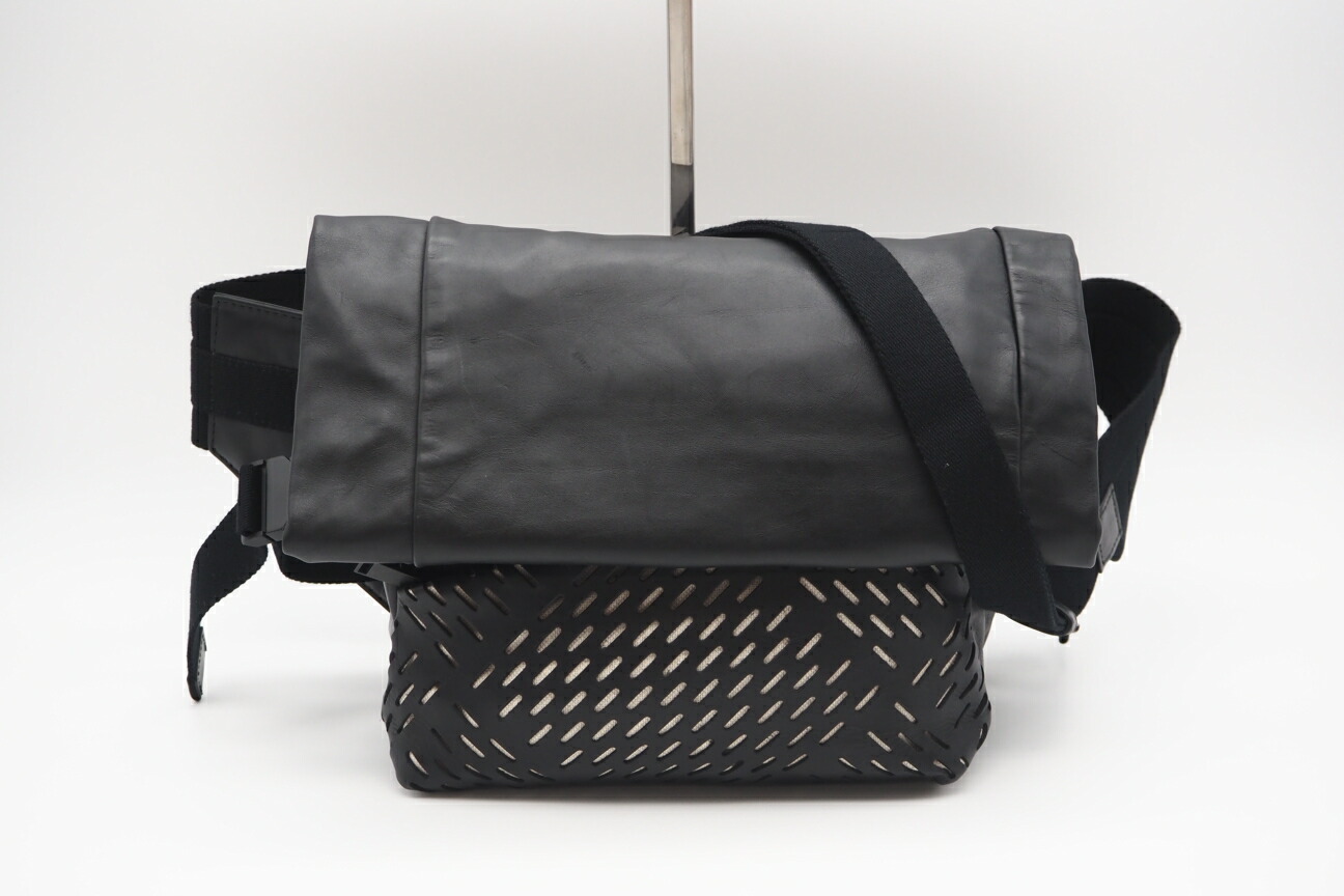 ★3日以内返品可★  BOTTEGAVENETA ボッテガヴェネタ なめし革 パーフォレイテッド 上半身御徒面子 578540 上半身御徒面子 黒いこと なめし革 メンズ【中古】