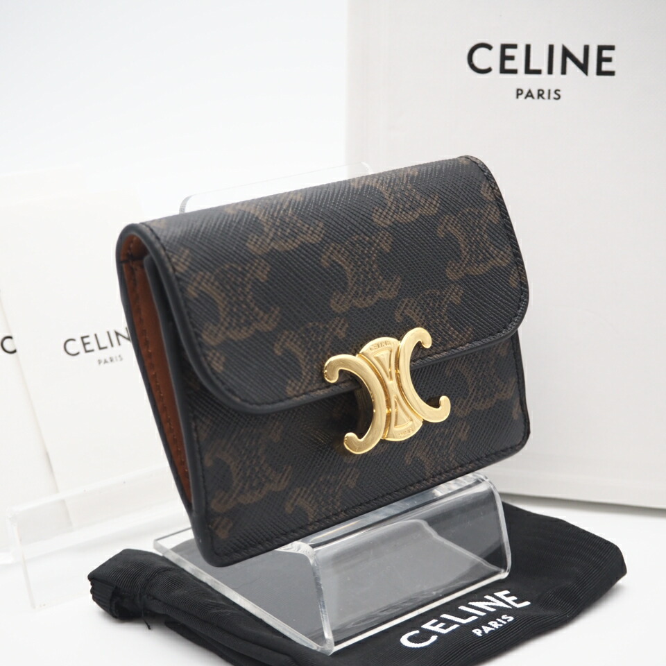 ★3日以内返品可★ 極美品 CELINE セリーヌ トリオンフキャンバス トリオンフフラップ付き添い人歌留多保持者 タン 10I582CPJ 歌留多入れもの 赤銅色 帆布 レディース【中古】