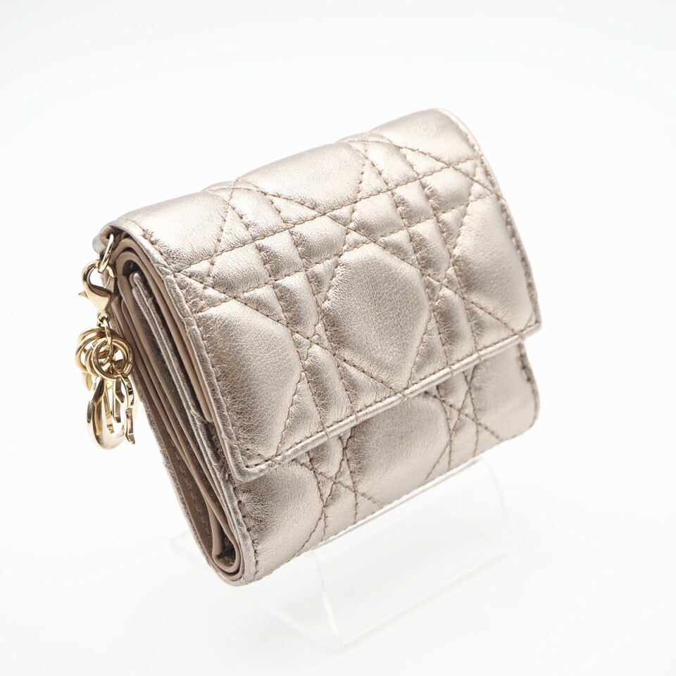 ★3日以内返品可★ 美品 Dior クリスチャンディオール 子ヒツジ人はだ Lady Dior Lotus ウォレット S0181ONMJ 三つ折り紙入れ ゴールド なめし革 レディース【中古】