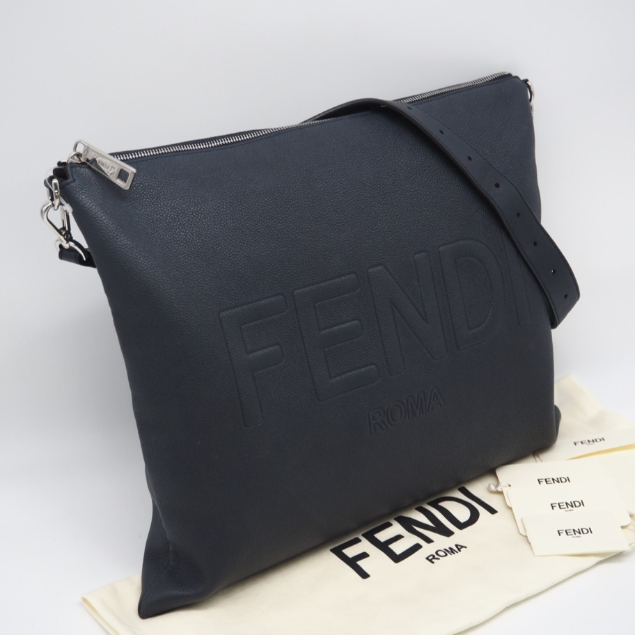 ★3日以内返品可★ 美品 FENDI フェンディ なめし革 ロゴタイプ ショルダーバッグ 7VA604 ショルダーバッグ 米国海軍 赤銅色 なめし革 メンズ【中古】