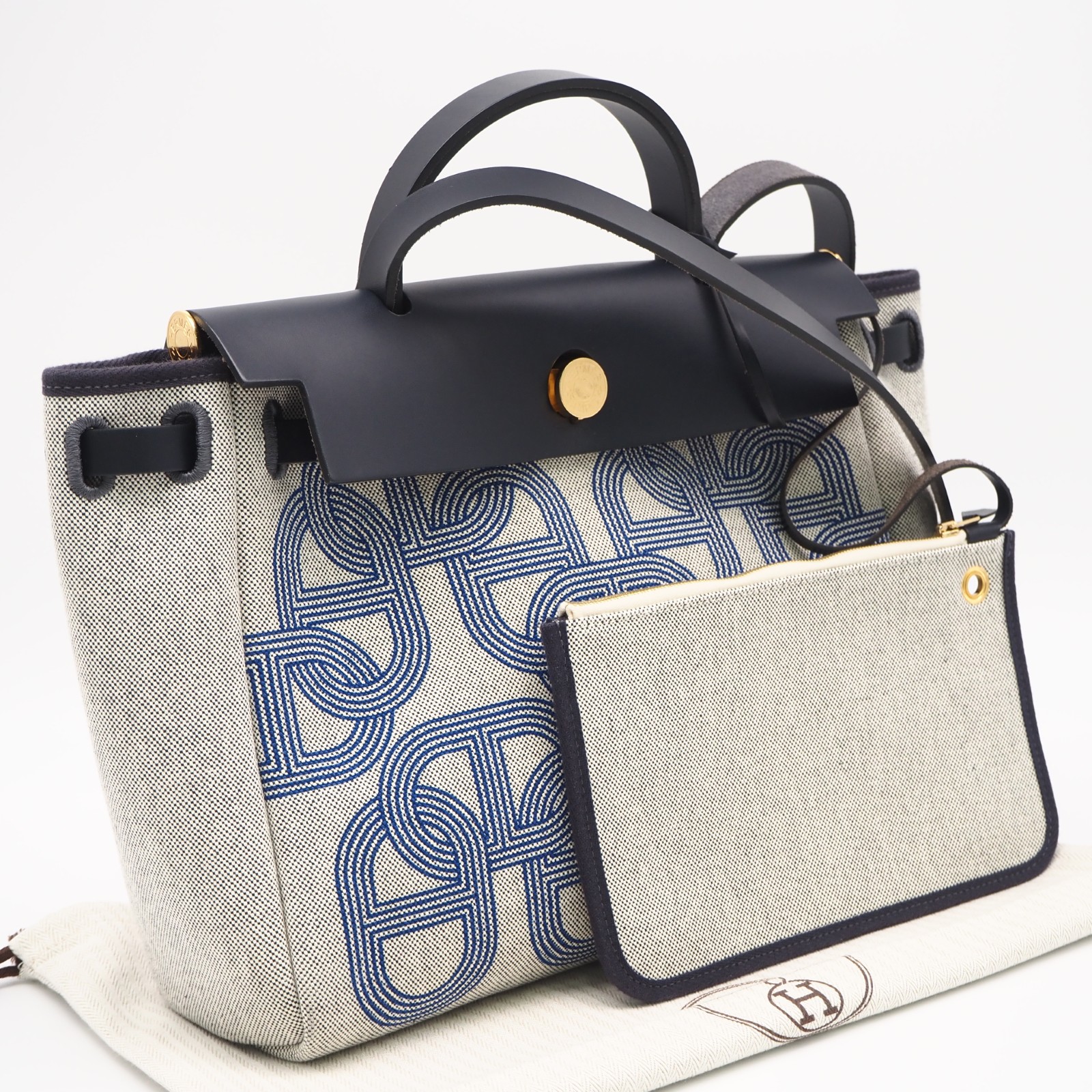 ★3日以内返品可★ 美品 HERMES エルメス トワルアッシュ ヴァッシュハンター エールバッグジップPM - 2wayハンドバッグ ネイビー アイボリー キャンバス レザー レディース【中古】｜リユースショップ BICLOCK
