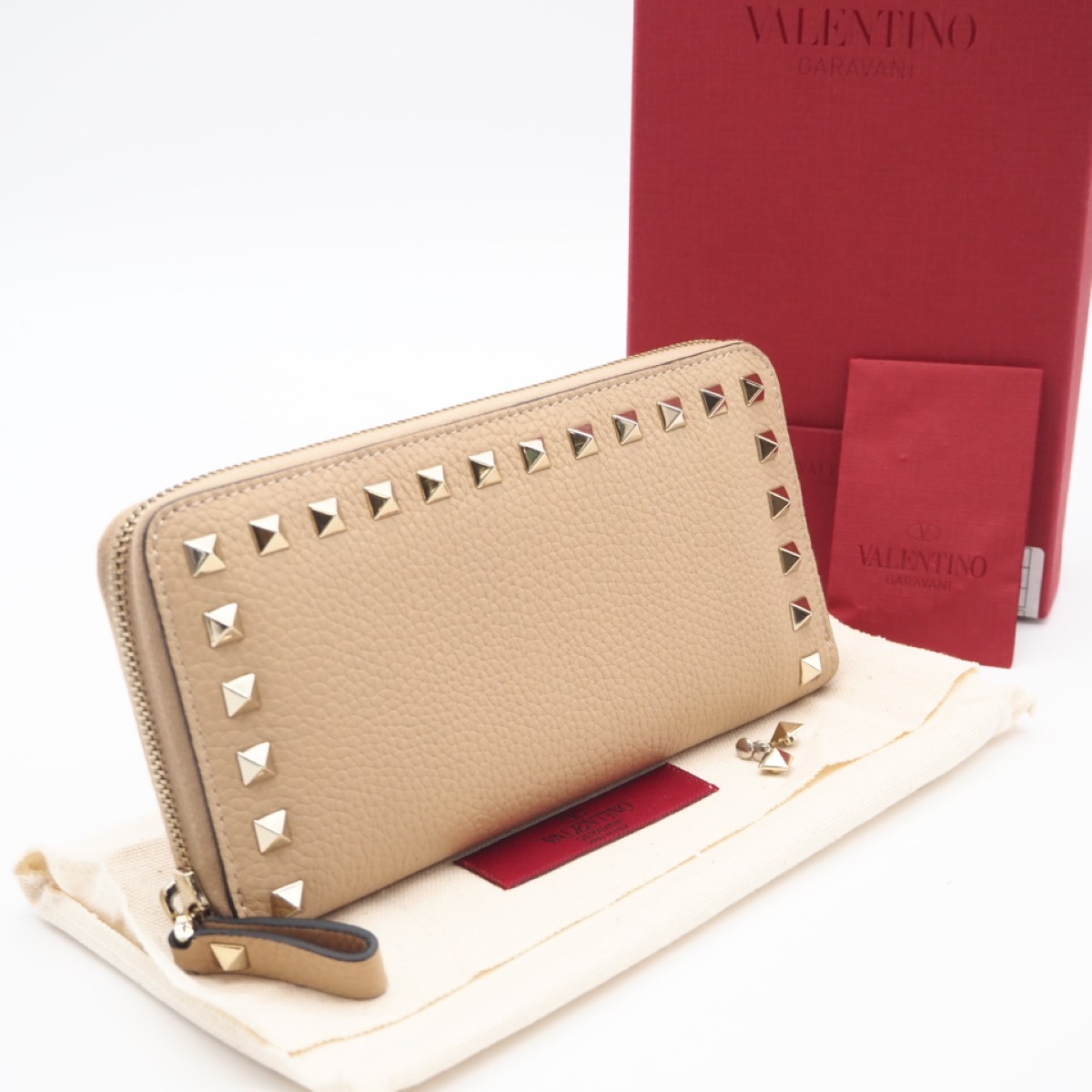 ★3日以内返品可★ 極美品 VALENTINO ヴァレンティノ ロックスタッズ ラウンドジップウォレット P51201494 長紙入れ ベージュ なめし革 レディース【中古】