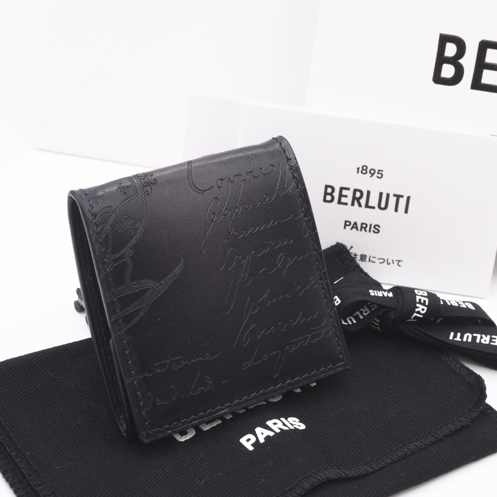 ★3日以内返品可★ 極美品 Berluti ベルルッティ ヴェネチア なめし革 スクリット 開びゃく 鋳貨蝦蟇口 - コインケース 黒いこと なめし革 メンズ【中古】