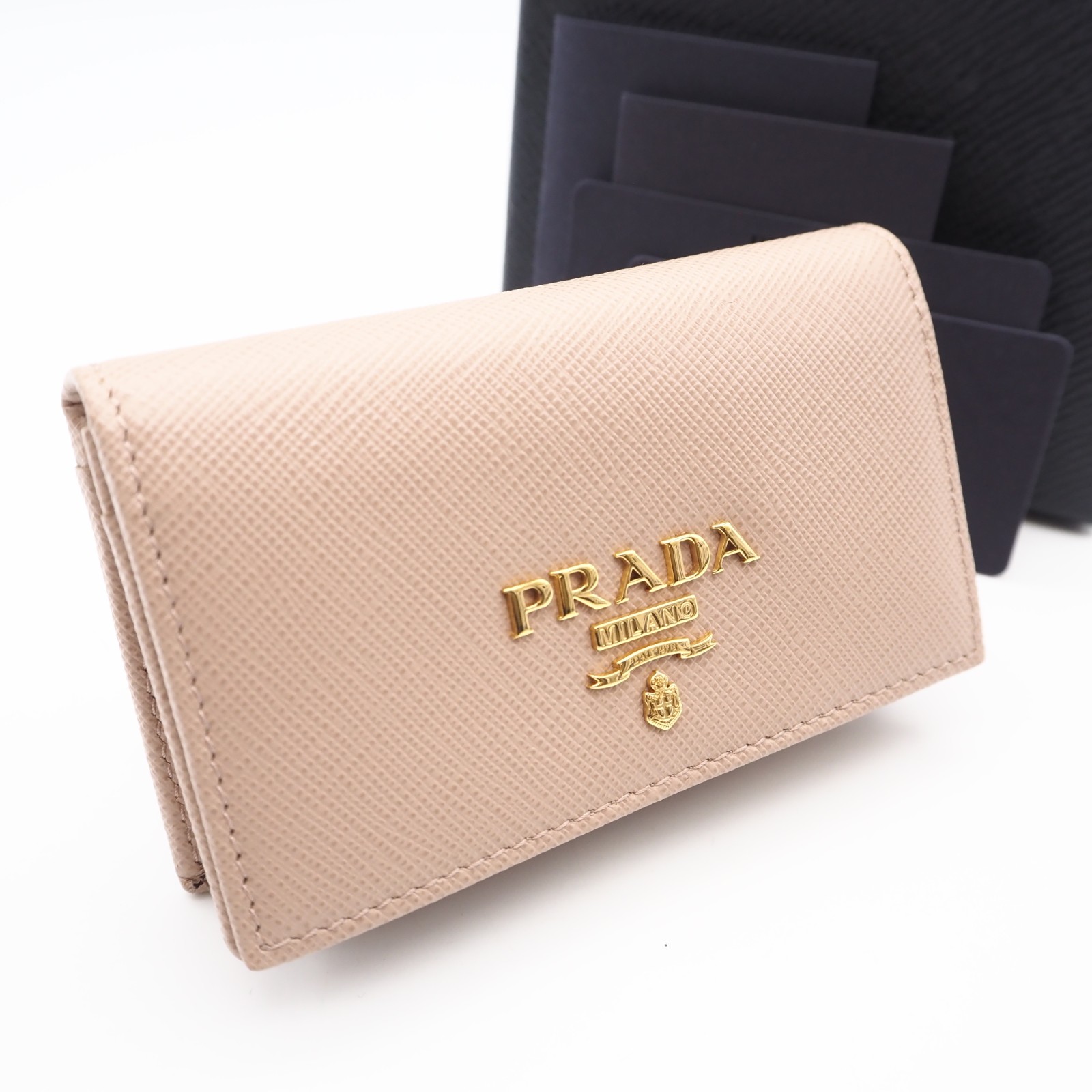 ★3日以内返品可★ 極美品 PRADA プラダ サフィアーノ レザー カードケース 1MC122 カードケース ベージュ サフィアーノ レディース【中古】