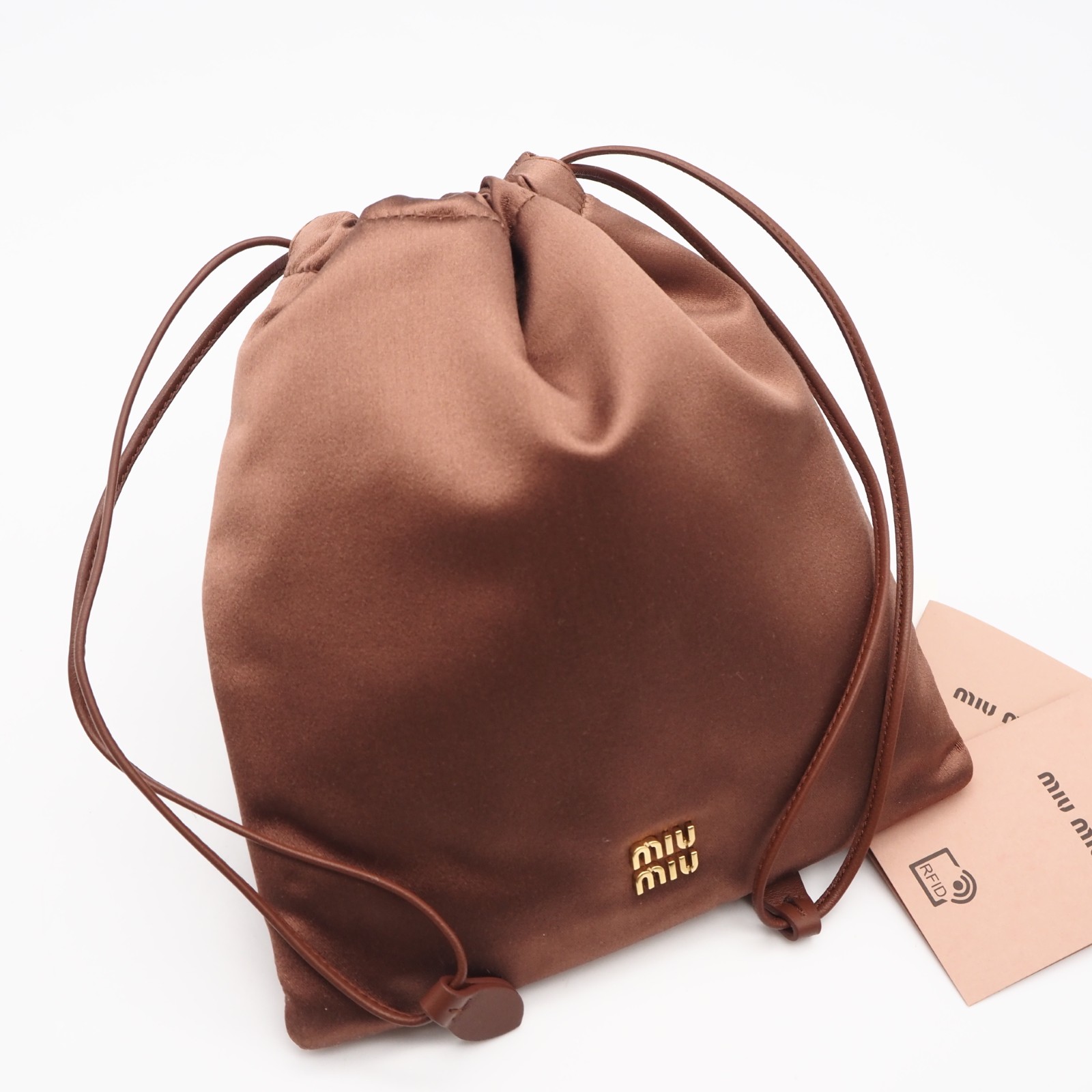 ★3日以内返品可★ 極美品 MIUMIU ミュウミュウ 繻子 ドローストリング 合切袋 5NG010 合切袋 赤銅色 繻子 レディース【中古】