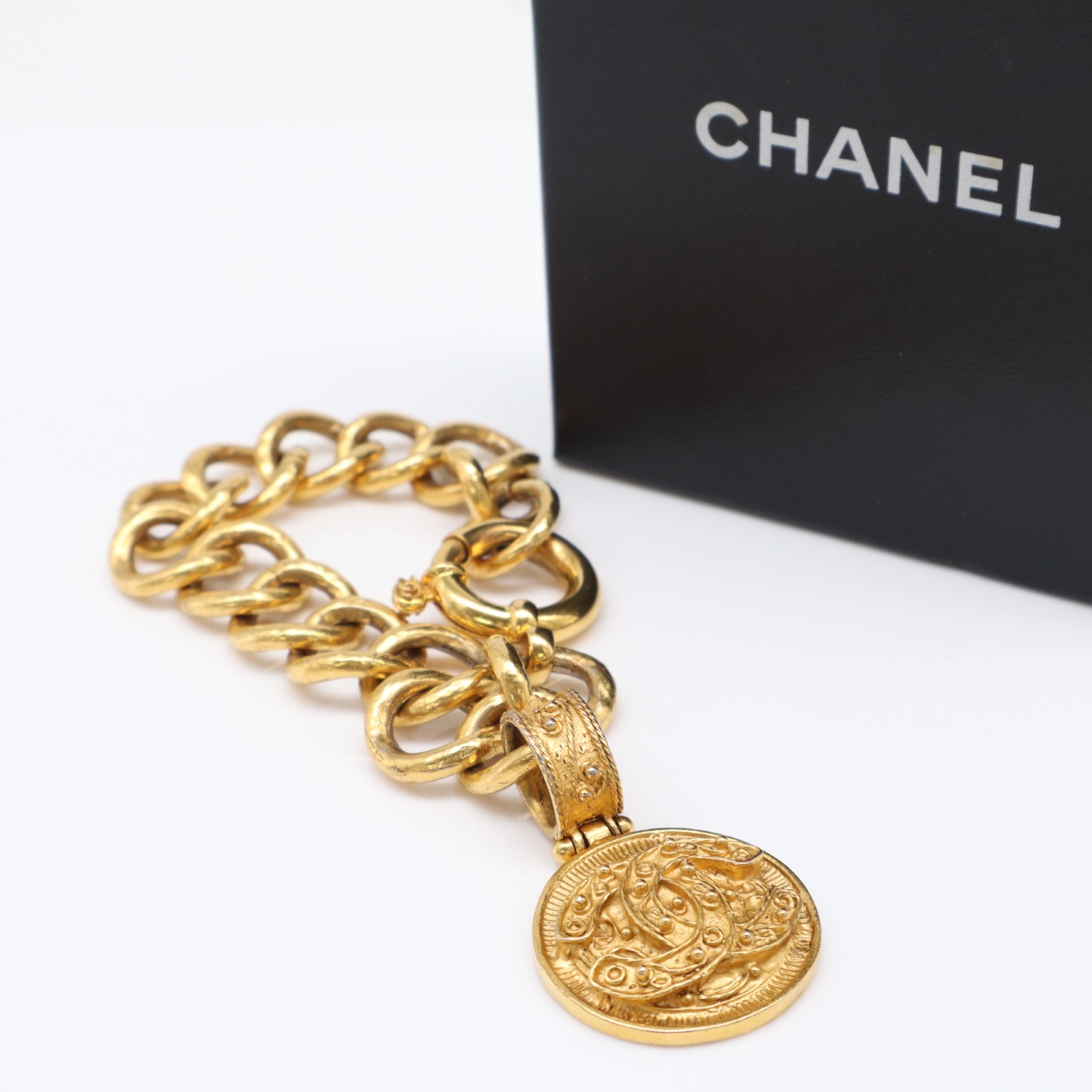 ★3日以内返品可★ CHANEL シャネル ココマーク コインチャーム ブレスレット GP - ブレスレット ゴールド GP レディース【中古】｜リユースショップ BICLOCK