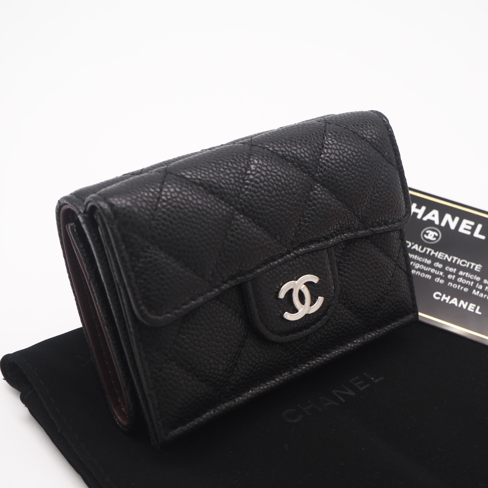 ★3日以内返品可★ 極美品 CHANEL シャネル キャビア素はだ 古典派音楽 スモール 下げ翼 ウォレット AP0230 三つ折り札入れ 黒いこと キャビア素はだ レディース【中古】