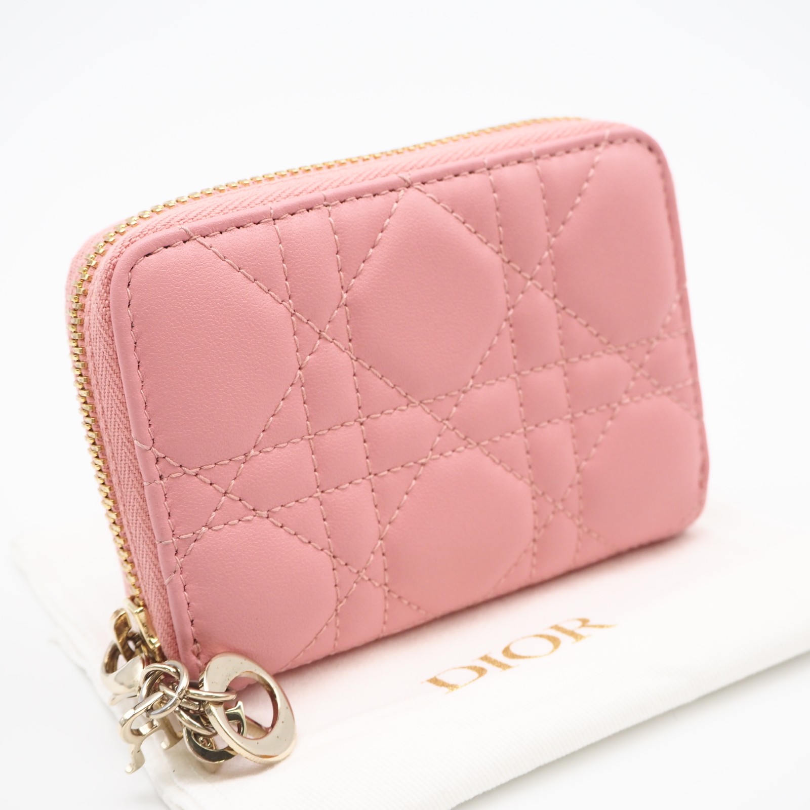 ★3日以内返品可★ 極美品 Christian Dior ディオール カナージュ 子ヒツジひと肌 Lady Dior Scarlet ウォレット S6035ONMJ コインケース さくら色 子ヒツジひと肌 レディース【中古】