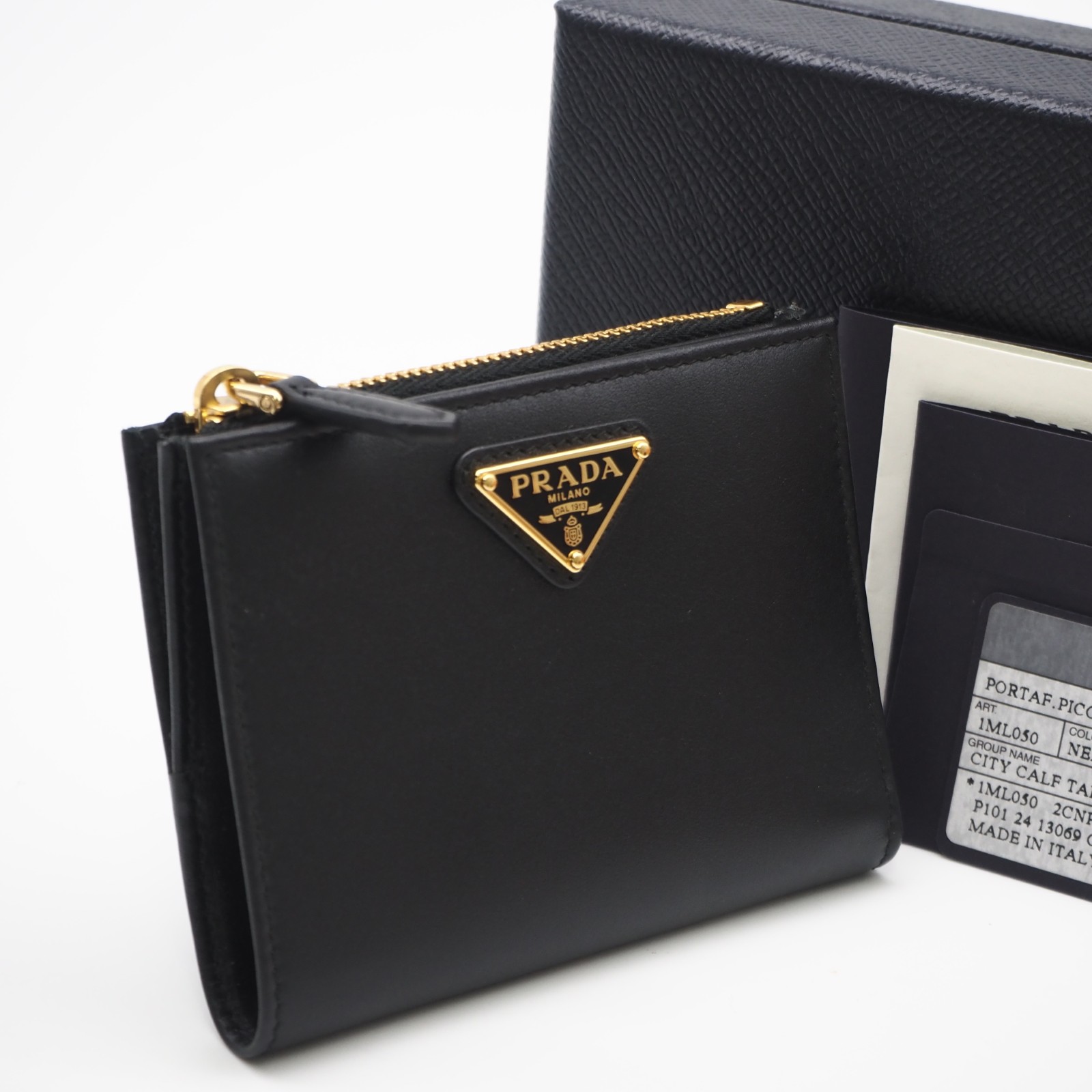 ★3日以内返品可★ 極美品 PRADA プラダ シティカーフ トライアングル 財布 ネロ 1ML050 二つ折り財布 ブラック カーフレザー レディース【中古】｜リユースショップ BICLOCK