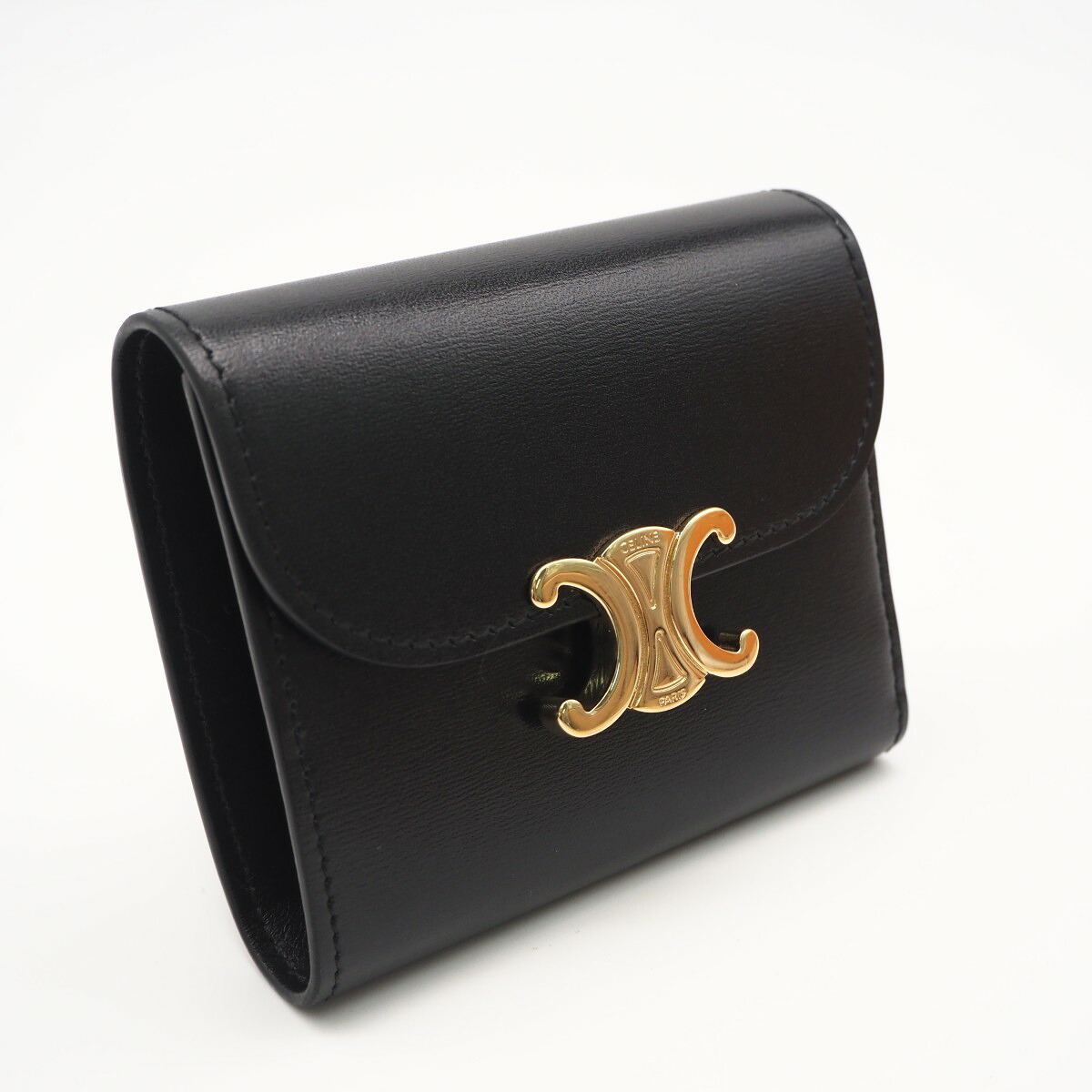 ★3日以内返品可★ 美品 CELINE セリーヌ トリオンフ スモール フラップウォレット 10D783 三つ折り財布 ブラック カーフレザー レディース【中古】｜リユースショップ BICLOCK