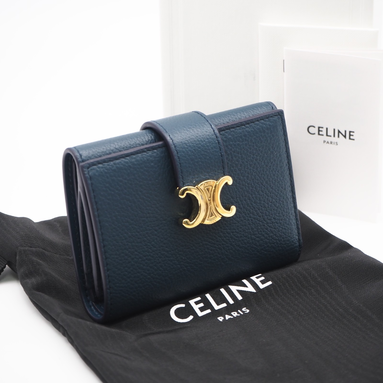 ★3日以内返品可★ 極美品 CELINE セリーヌ トリオンフ 罰金 ストラップウォレット ニノ ティールブルー 10M963 三つ折り金入れ 青碧 カーフレザー レディース【中古】