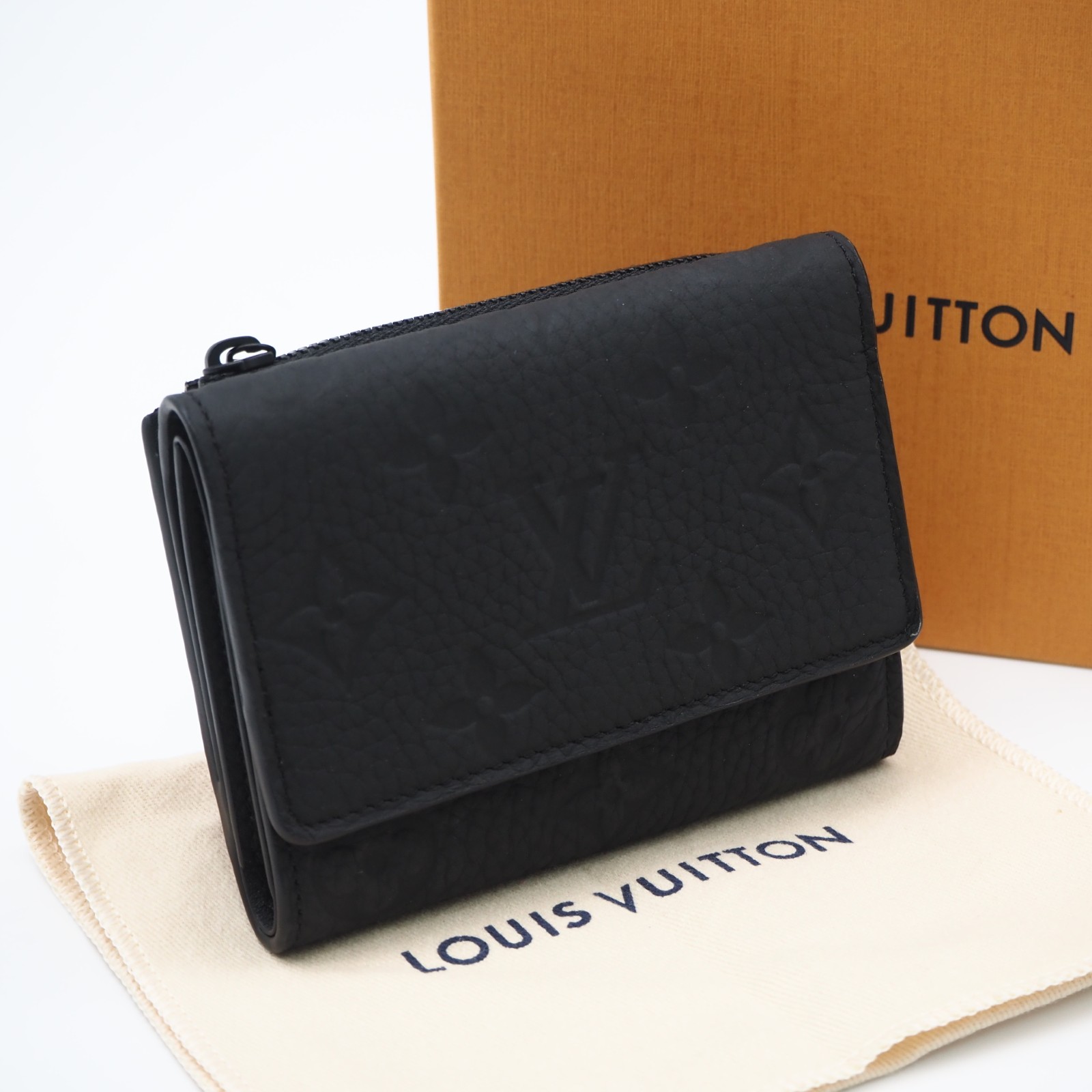 ★3日以内返品可★ 美品 LOUIS VUITTON ルイ・ヴィトン トリヨン ポルトフォイユ 飛行士 M82556 三つ折り札入れ 黒いこと トリヨンレザー メンズ【中古】