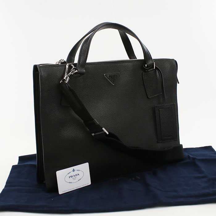 美品✨　プラダ　ビジネスバッグ　2way 三角ロゴプレート　レザー　ブラック　黒 PRADA ほぼ未使用 プラダ 三角ロゴ 金具 ナイロン サフィアーノ