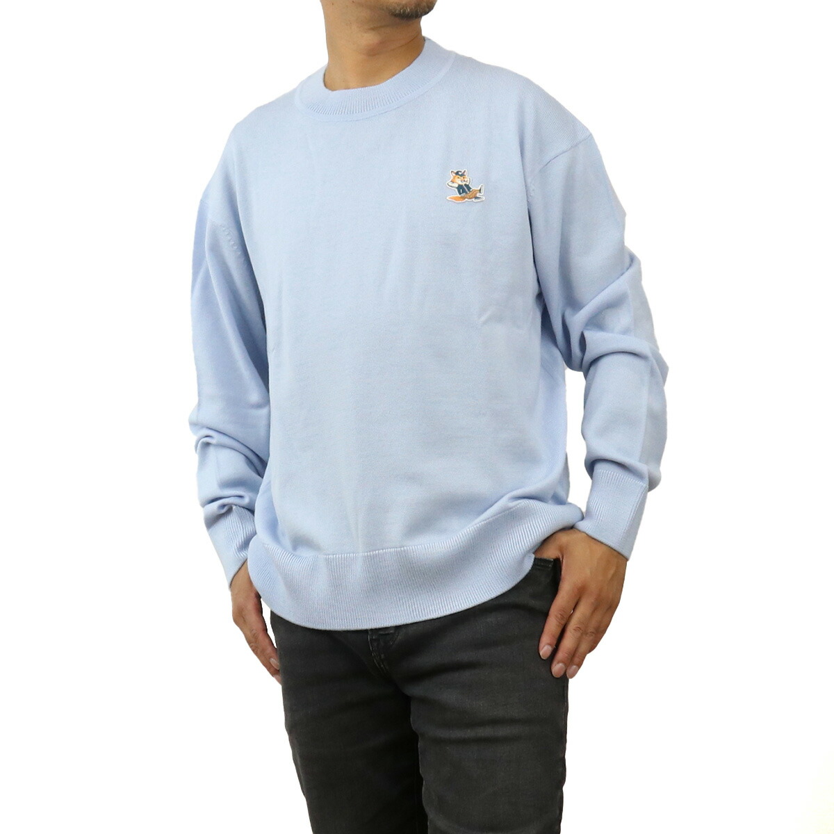【新品】メゾンキツネ MAISON KITSUNE  メンズ−セーター，ニット　ブランド KM00503　KT1036　P408 PALE BLUE ブルー系　apparel-01 mkikm00503a-1.jpg