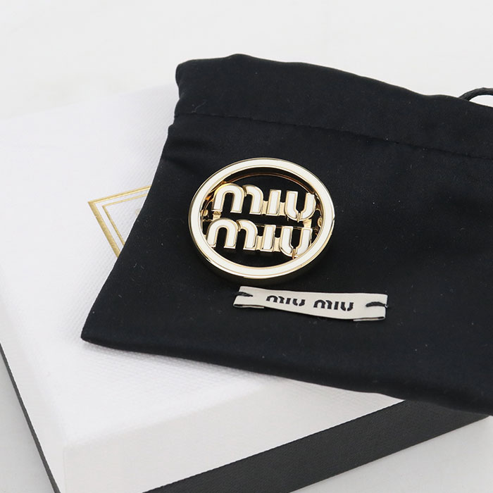 【中古・未使用】MIUMIU(OUTLET) ミュウミュウ アウトレット ブローチ レディース ホワイト｜ブランド総合卸　ビッグヒット