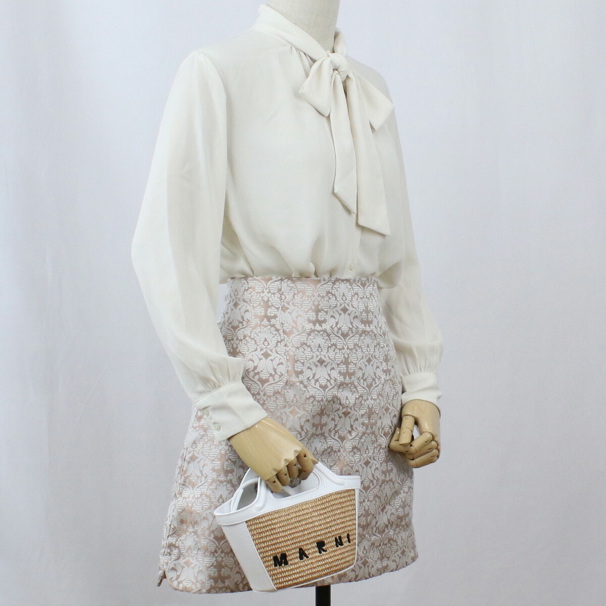 マルニ MARNI カゴバッグ ホワイト系 ハンドバッグ ロゴ P3860 Z0T01 