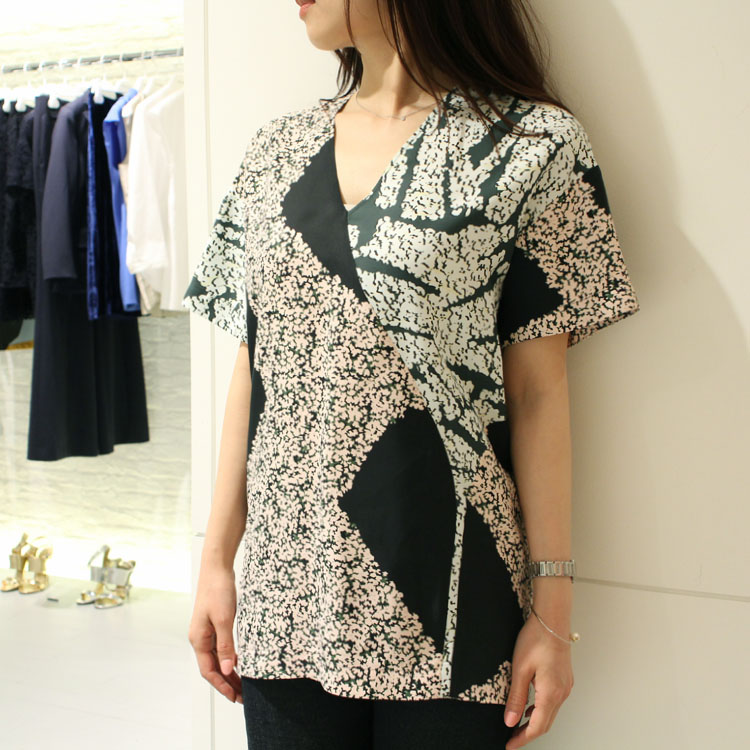 【S50】CEDRIC CHARLIER(セドリック シャルリエ)ERD040A0208 プリント Vネックブラウスレディース 正規品|biglietteria