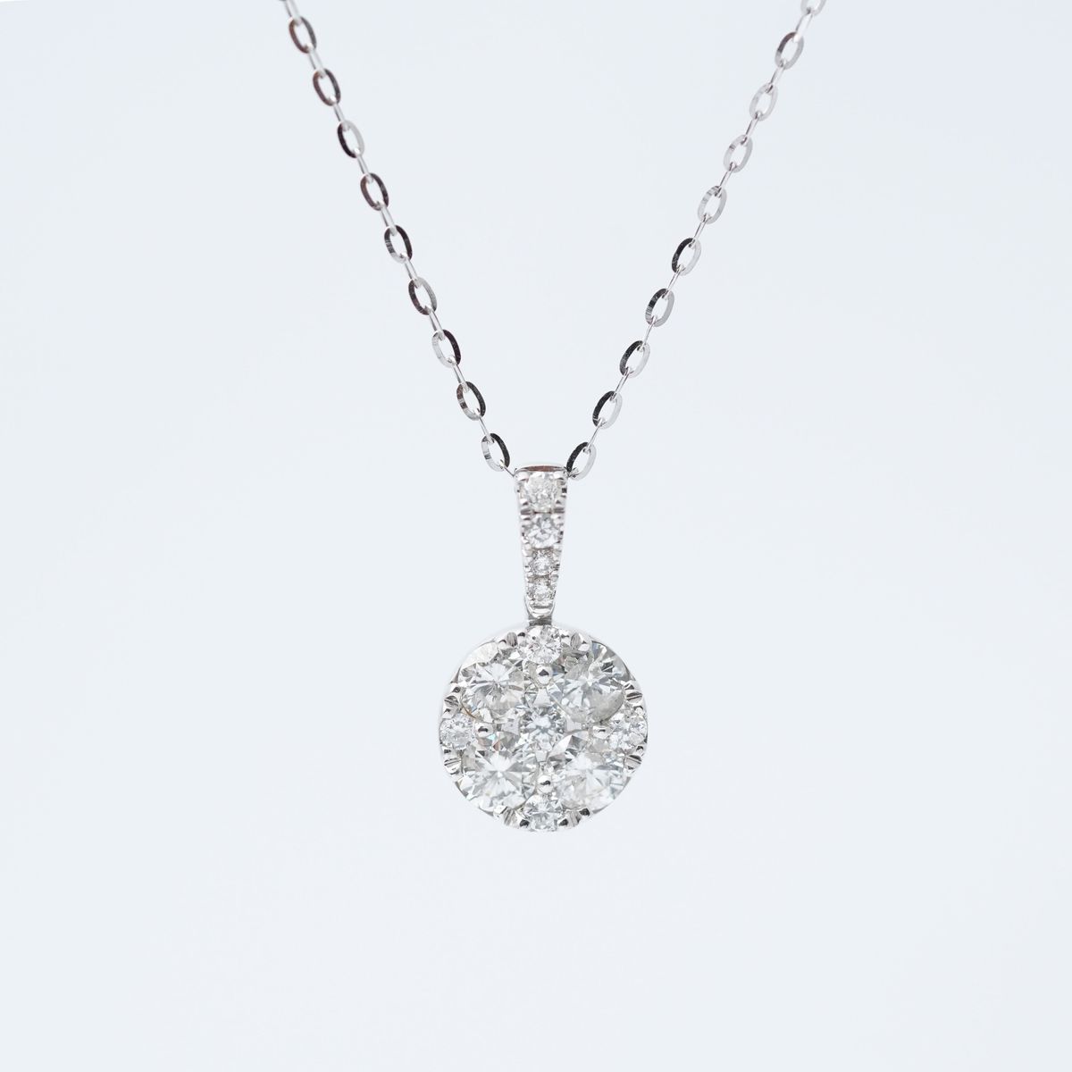 クラスター ダイヤモンドペンダントヘッド - K18WG、0.50ct (チェーンはオプション)｜Bijou Branche