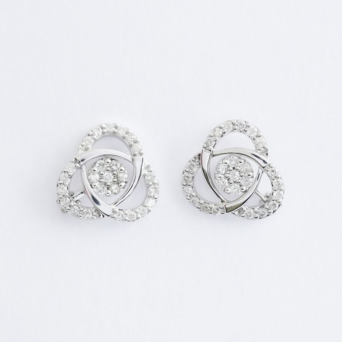 18KT ホワイト ゴールド 0.50 カラット ダイヤモンド イヤリング|Bijou Branche