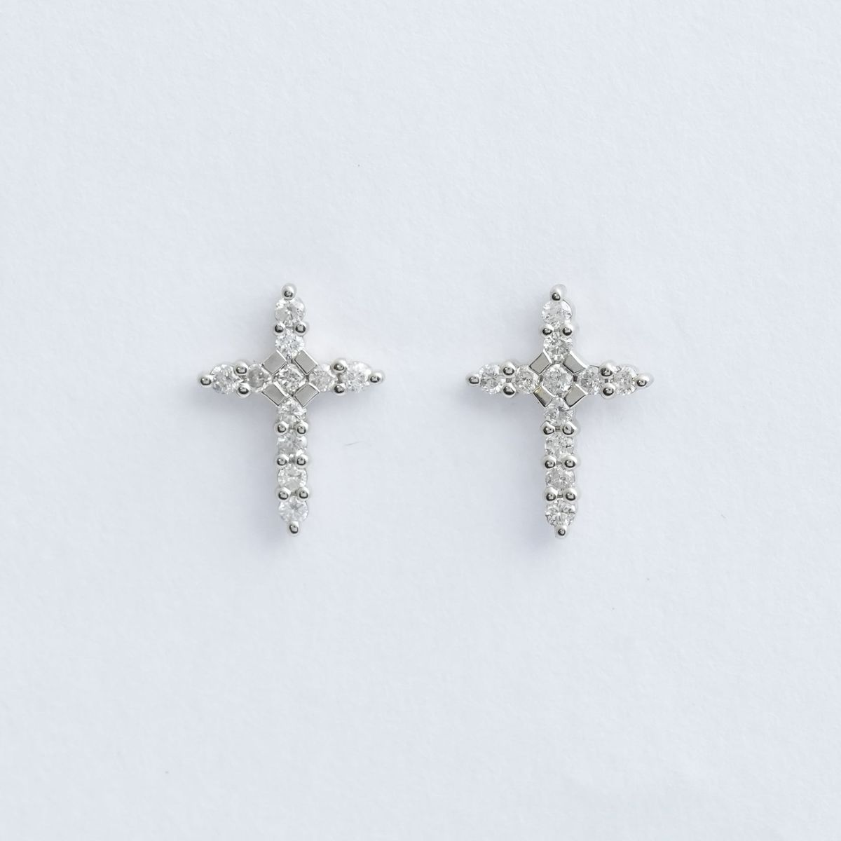 18KT ホワイト ゴールド 0.2ct ダイヤモンド クロス ピアス｜Bijou Branche