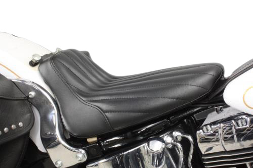 ソフテイル（SOFTAIL）150/MU85タイヤ用 シングルシート（バーチカル） ガレージT＆F 18,903円