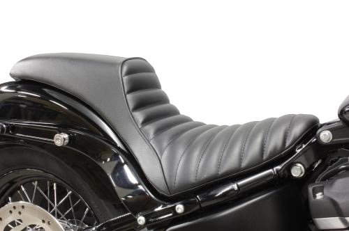 ソフテイル（SOFTAIL） 2018年～モデル用　ガンファイターシート（タックロール） ガレージT＆F