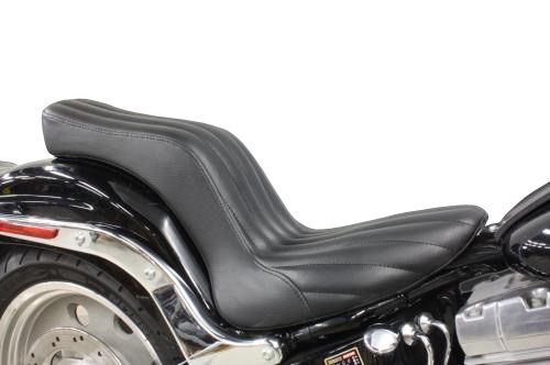 ソフテイル（SOFTAIL） 200ワイドタイヤ用　ダブルシート（バーチカル） ガレージT＆F