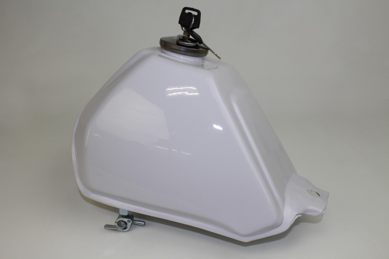 モンキーBAJAガソリンタンク白 鍵付き送料無料、即納いたします。 モンキーBAJAガソリンタンク白 鍵付き送料無料、即納いたします