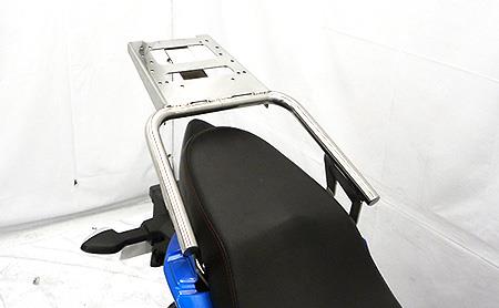 GIXER（ジクサー）2BK-NG4BG リアボックス用ベースブラケット付 タンデムバー ウイルズウィン（WirusWin）